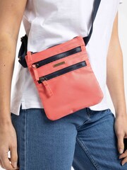 Weird Fish Nisla Cross-Body Bag - תמונה 1 מתוך 6