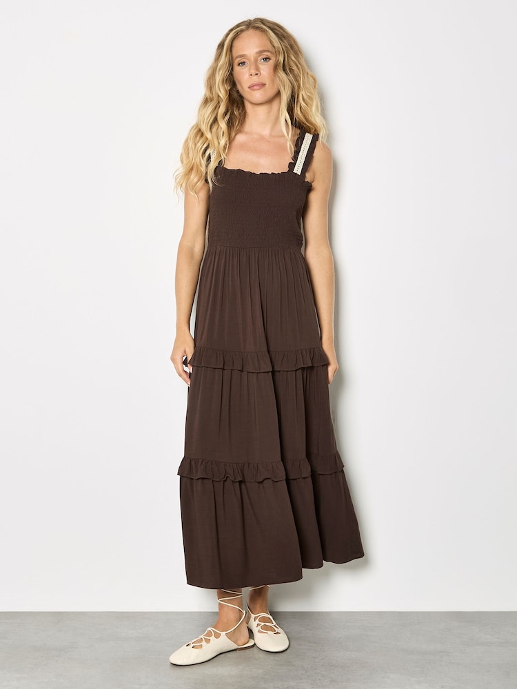 بني - Apricot Tiered Lace Trim Midi Dress - Image 1 of 4 بني - Apricot Tiered Lace Trim Midi Dress - Image 1 of 4