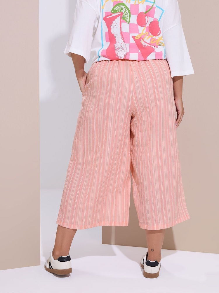 Yours Curve מכנסי קרופ עם פסים ומרקם - תמונה 1 מתוך 5