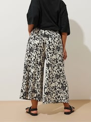 Yours Curve White Cow Print Midaxi Culottes - Image 4 of 6