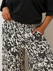Yours Curve White Cow Print Midaxi Culottes - Image 5 of 6