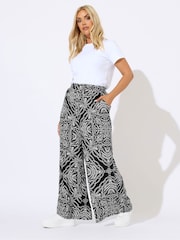 Yours Curve Bandana Print Textured Wide Leg Trousers - Imagen 2 de 6
