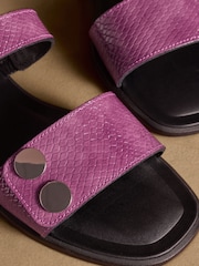 Russell & Bromley סנדלים בעיטור מתכת, דגם Newby - תמונה 4 מתוך 7