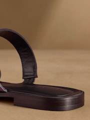 Russell & Bromley סנדלים בעיטור מתכת, דגם Newby - תמונה 6 מתוך 7