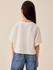 White Matcha - Kastiges Grafik-T-Shirt (3-16Jahre) - Bild 3 von 4