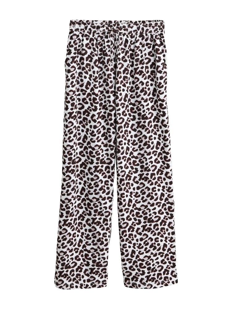 Grey Leopard Print Ski Scene Short Sleeve Pyjamas - Image 8 of 8 Grey Leopard Print Ski Scene Short Sleeve Pyjamas - Image 8 of 8
