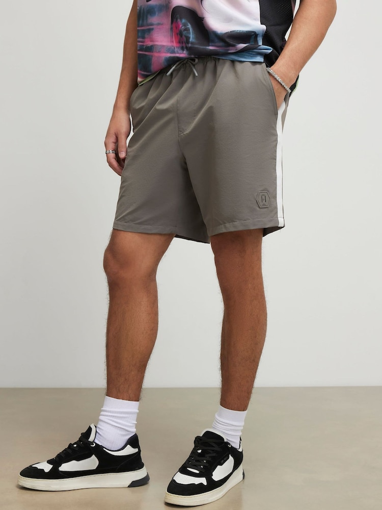 River Island レギュラーフィットリップストップショートパンツ - 画像 1 / 4