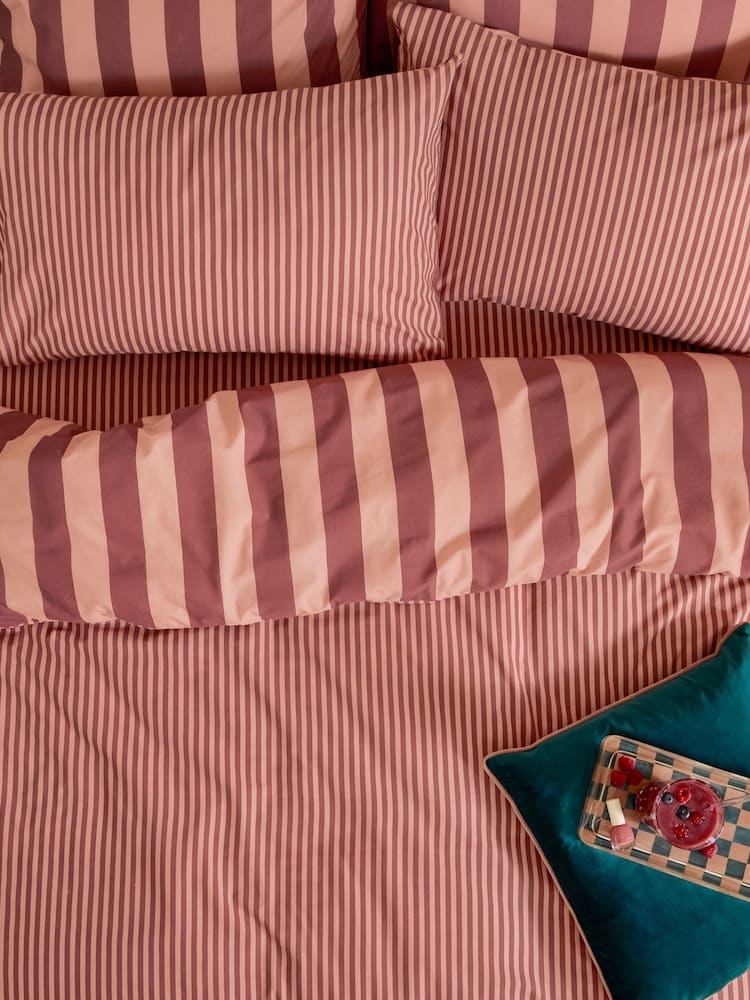 شرشف سرير بأستك بنمط مخطّط The Ultimate من Furn - Image 2 of 2