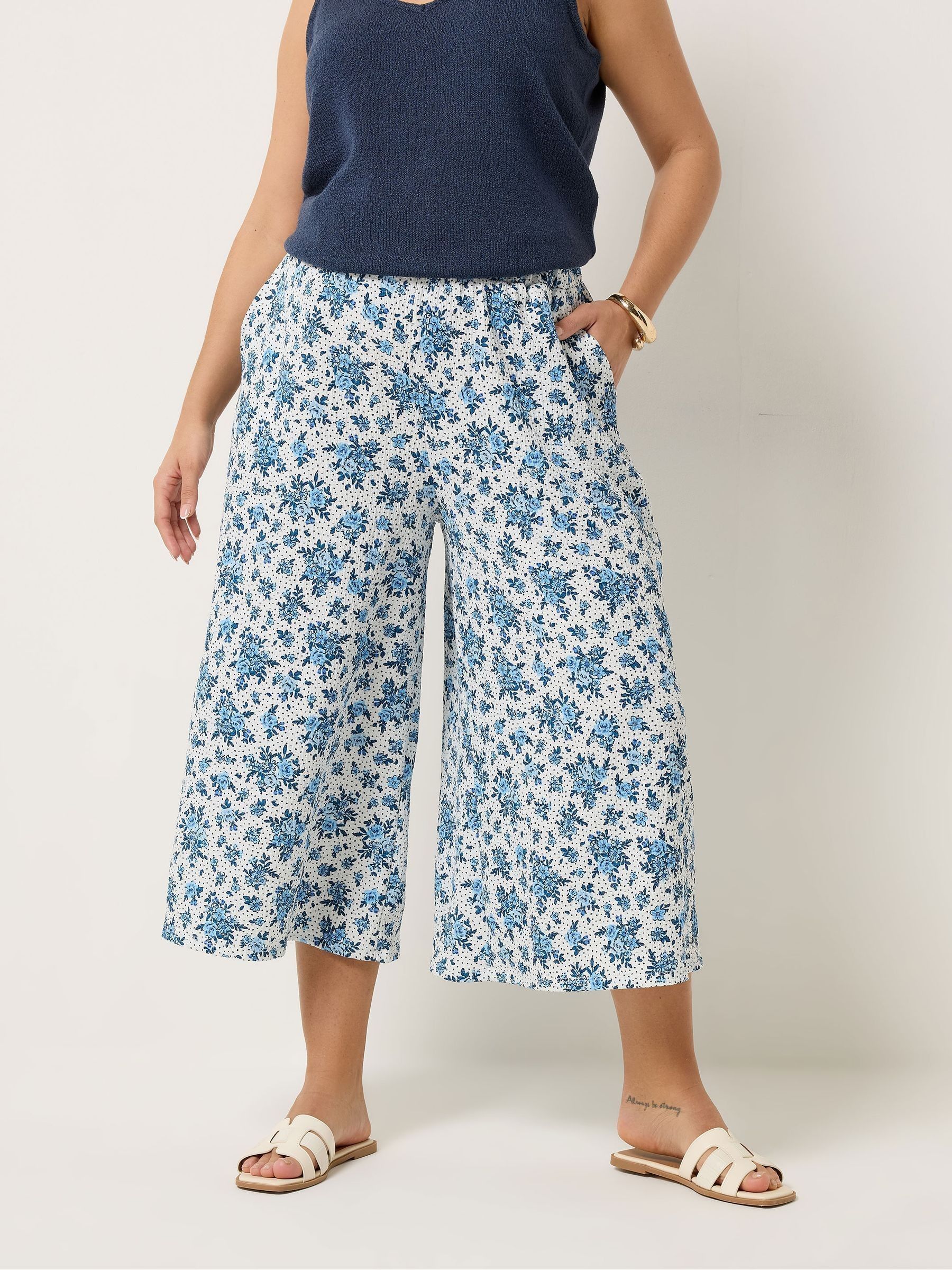 Yours Women's Light Blue Ditsy Floral Culottes In Size 22-24 - Image 2