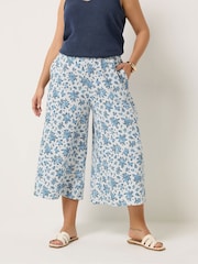 أبيض - سروال قصير واسع جيرسيه مقاس كبير من Yours  - Image 1 of 5