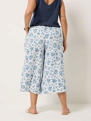 أبيض - سروال قصير واسع جيرسيه مقاس كبير من Yours  - Image 3 of 5