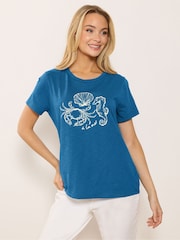 تيشرت بطبعة جرافيك من M&Co A La Mer - صورة 1 من 5