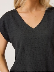 שחור - Long Tall Sally חולצת טי עם מרקם בועות בשרוולים - תמונה 4 מתוך 5