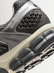 Nike Grey Zoom Vomero 5 Trainers - Image 9 of 10