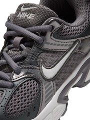 Nike Iron Grey Junior V5 Runner Trainers - Image 10 of 10