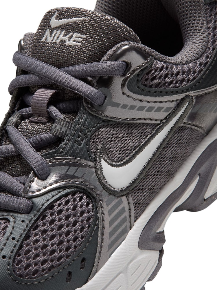 Nike Iron Grey Junior V5 Runner Trainers - Image 10 of 10