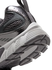 Nike Iron Grey Junior V5 Runner Trainers - Image 3 of 10