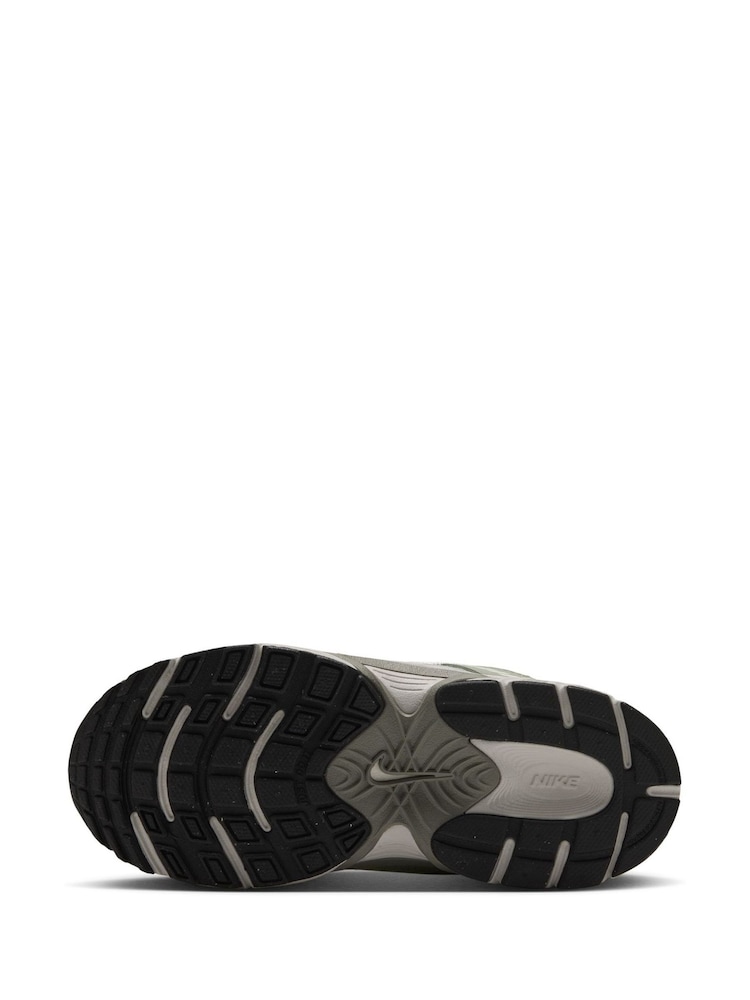 Nike Green Junior V5 Runner Trainers - Image 10 of 10 Nike Green Junior V5 Runner Trainers - Image 10 of 10