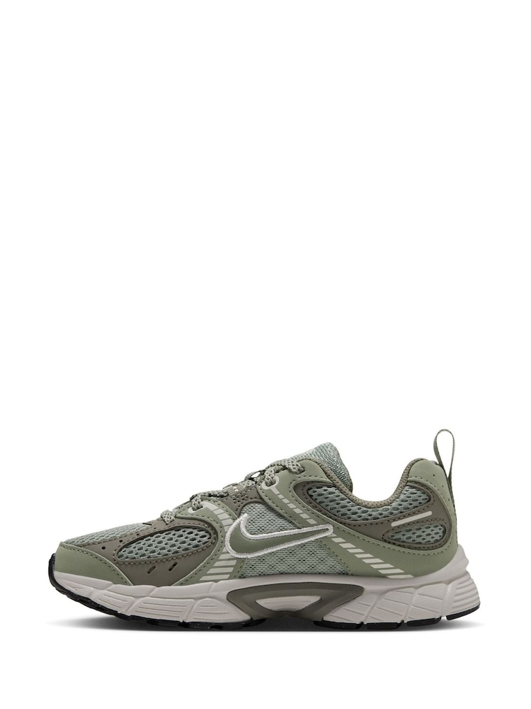 Nike Green Junior V5 Runner Trainers - Image 2 of 10 Nike Green Junior V5 Runner Trainers - Image 2 of 10