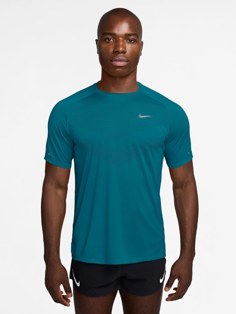 Jasna świerkowa zieleń - Koszulka do biegania Nike Dri-FIT Stride - Obraz 1 z 4 Jasna świerkowa zieleń - Koszulka do biegania Nike Dri-FIT Stride - Obraz 1 z 4