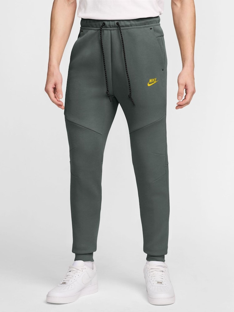 Nike Camo Green Tech Fleece Joggers - Image 1 of 3
