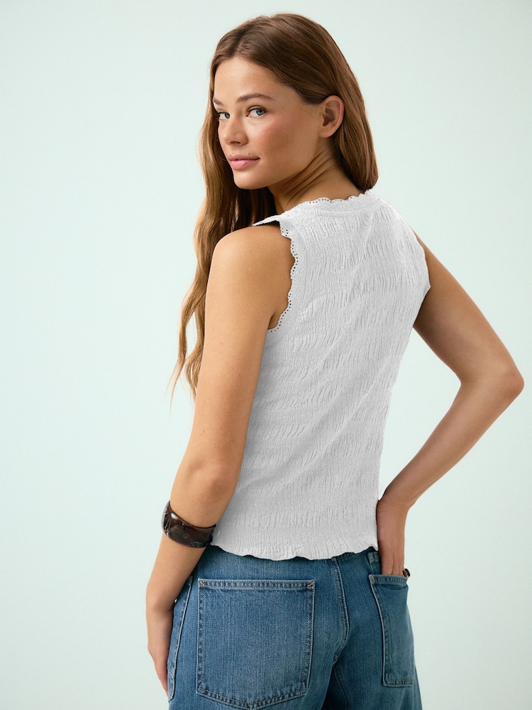 أبيض - صديري بدون أكمام بياقة على شكل V وملمس بارز - صورة 3 من 3