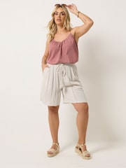 Crema - Yours Curve Scallop Trim Shorts - Imagen 5 de 6