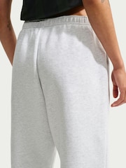 Breza bela - Nike Studio Fleece preveliki donji deo trenerke sa manžetama - Slika 5 od 6