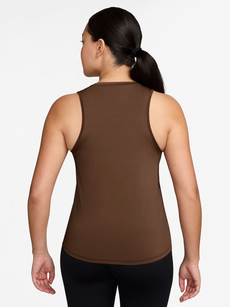 Cacao marrón ¡Guau! - Top sin mangas clásico Dri-FIT One de Nike - Imagen 2 de 3