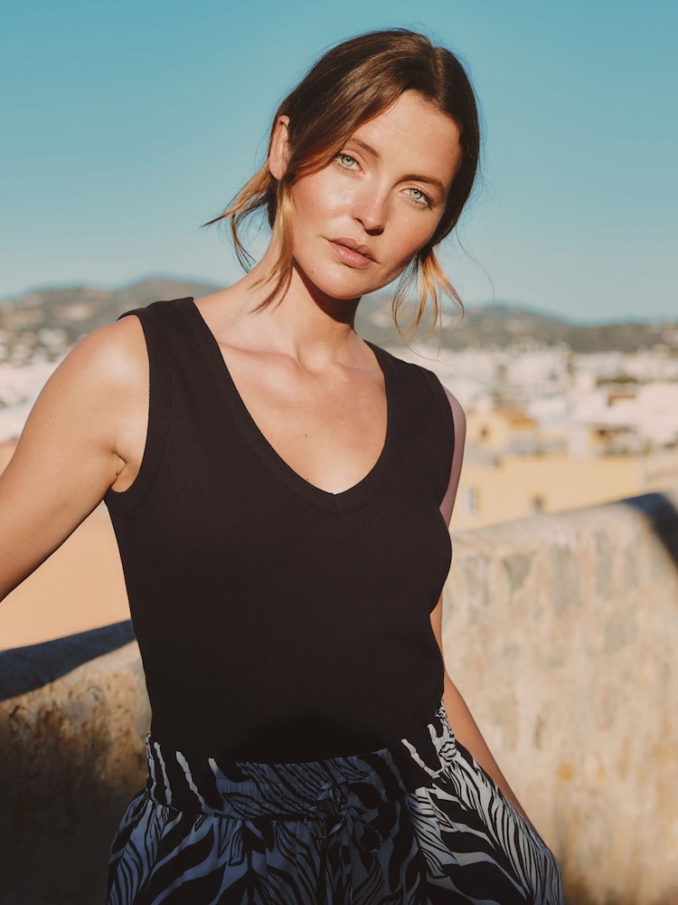 Albaray Black V-Neck Rib Vest - Image 1 of 5