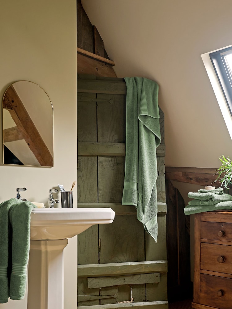 Christy Bay Leaf Supreme Hygro® - 650 GSM Cotton Towel - Image 2 of 3