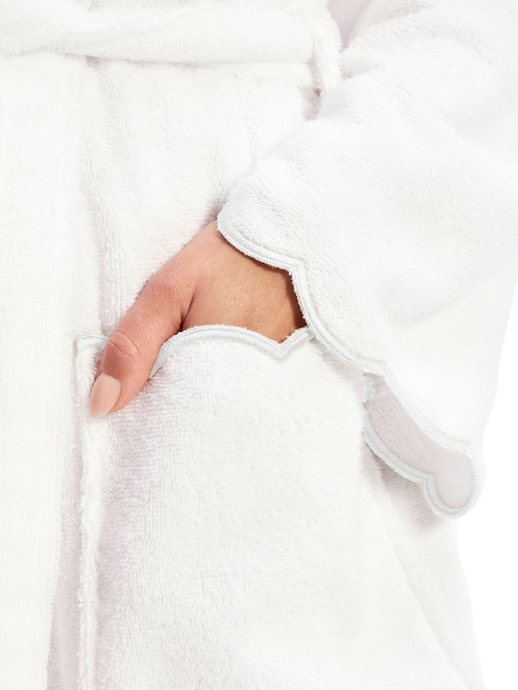 Christy White Scallop Edge Embroidered Cotton Bath Robe - Image 4 of 4 Christy White Scallop Edge Embroidered Cotton Bath Robe - Image 4 of 4