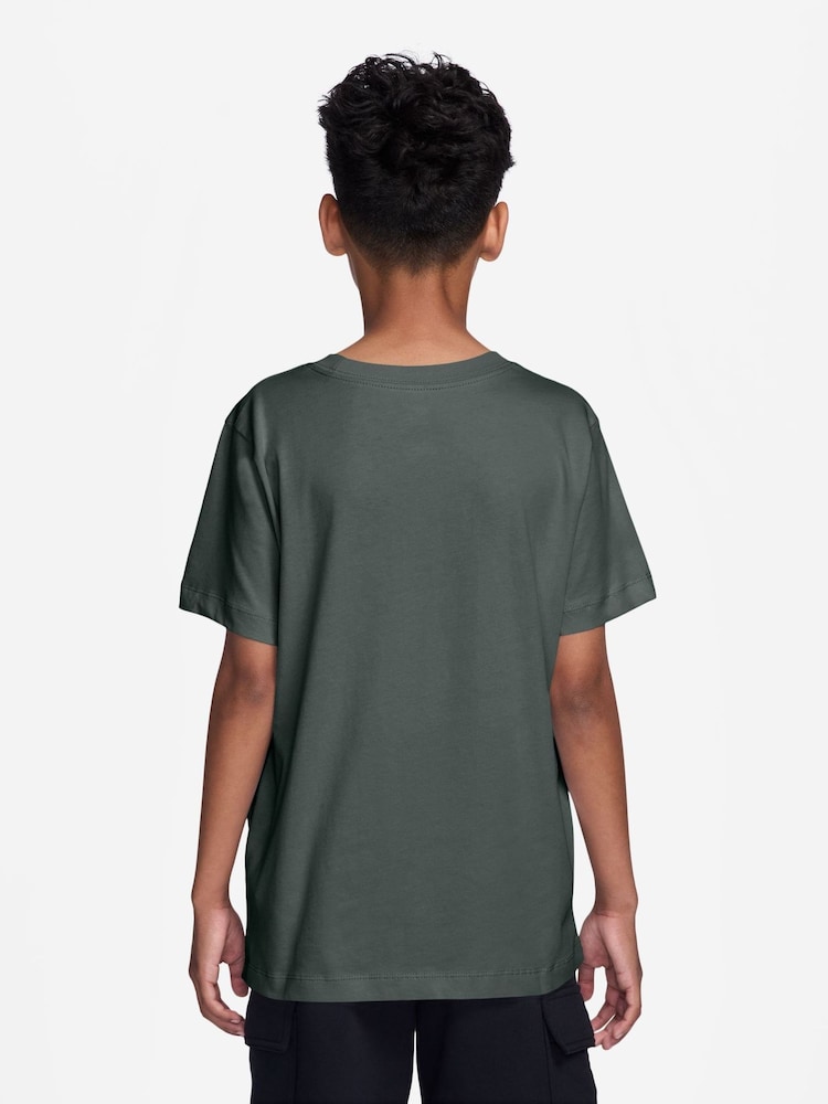 Nike Camo Green Short Sleeve Club T-Shirt - Image 2 of 3 Nike Camo Green Short Sleeve Club T-Shirt - Image 2 of 3