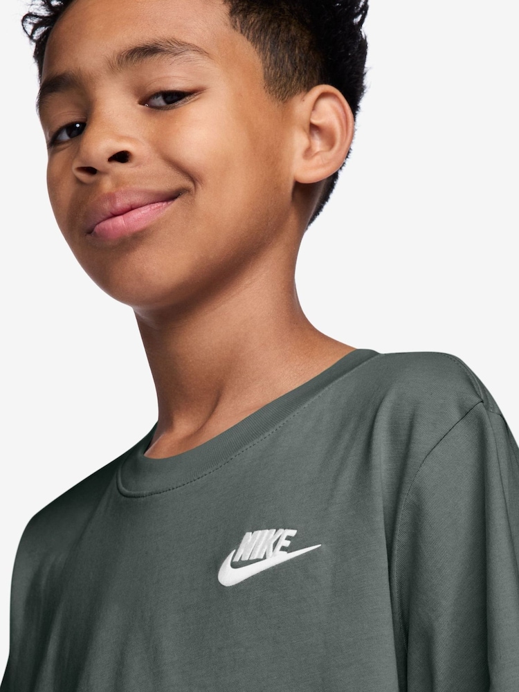 Nike Camo Green Short Sleeve Club T-Shirt - Image 3 of 3 Nike Camo Green Short Sleeve Club T-Shirt - Image 3 of 3