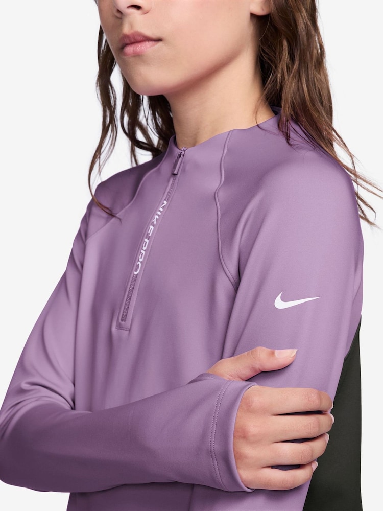 Fioletowy - Bluza Nike Pro Dri-FIT z długim rękawem i krótkim zamkiem - Obraz 3 z 3 Fioletowy - Bluza Nike Pro Dri-FIT z długim rękawem i krótkim zamkiem - Obraz 3 z 3