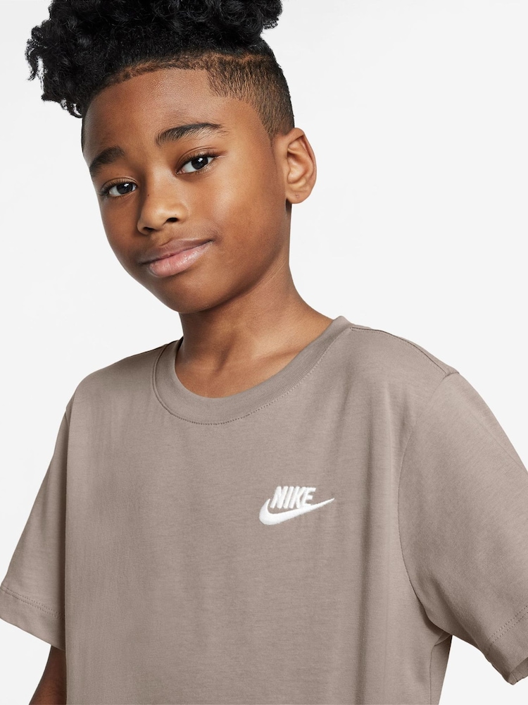 Nike Particle Grey Short Sleeve Club T-Shirt - Image 3 of 3