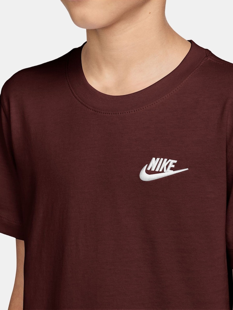 Nike Red Short Sleeve Club T-Shirt - Image 3 of 3 Nike Red Short Sleeve Club T-Shirt - Image 3 of 3