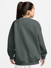 Camouflagegroen - Nike Studio Fleece Oversized Ronde hals Sweatshirt - Afbeelding 2 van 3