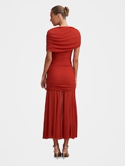 Abito lungo asimmetrico in rete con mantella Elouise Forever New - Immagine 2 di 4