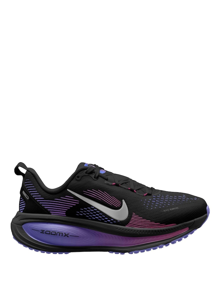 Սև մանուշակագույն - Nike Vomero 18 ճանապարհային վազքի մարզակոշիկներ - Պատկեր 1 3-ից Սև մանուշակագույն - Nike Vomero 18 ճանապարհային վազքի մարզակոշիկներ - Պատկեր 1 3-ից
