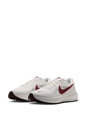 أبيض ووردي ودخاني - حذاء رياضي للركض على الطريق Revolution 8 من Nike - Image 5 of 11