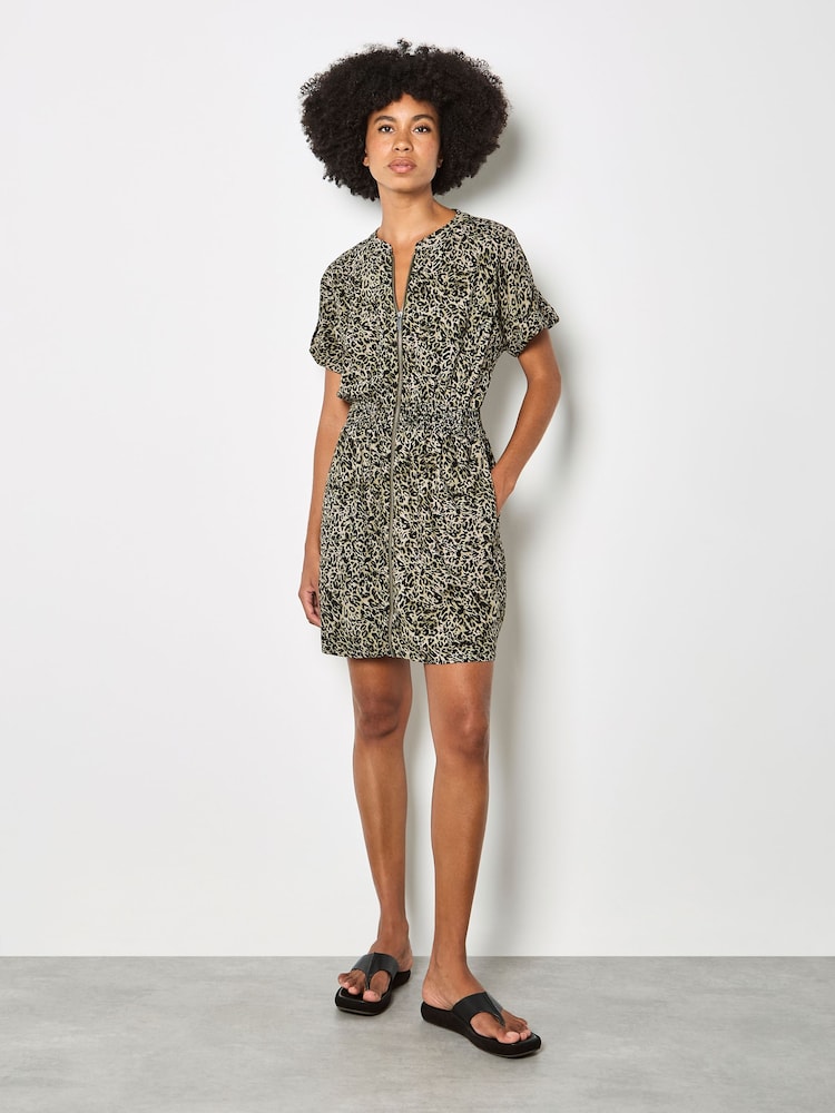 أخضر - Apricot Leopard Print Zip-Down Mini Dress - Image 2 of 5 أخضر - Apricot Leopard Print Zip-Down Mini Dress - Image 2 of 5