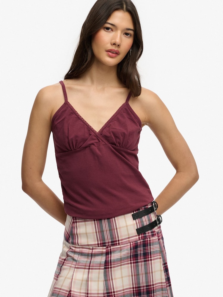 Superdry גופייה עם צווארון וי ועיטור, קולקציית Athletic Essentials - תמונה 1 מתוך 5