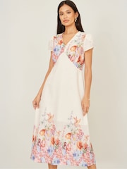 فستان متوسط الطول بطبعة مورّدة على الحواف من Yumi - Image 2 of 5