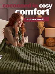 Silentnight Green Ribbed Faux Fur 9-Heat Setting Heated Throw - Image 2 of 9