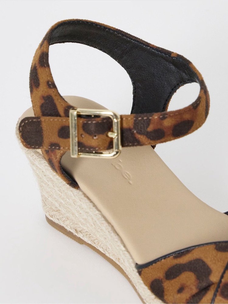 Animal - Simply Be Twist Front Espadrille Wedge Sandals - תמונה 4 מתוך 4 Animal - Simply Be Twist Front Espadrille Wedge Sandals - תמונה 4 מתוך 4