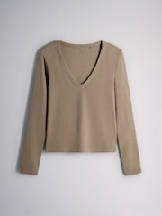The Set 5 Pack V-Neck Ribbed Long Sleeve T-Shirts Brown/Black/Leopard Animal/Neutral/White - Image 4 of 8