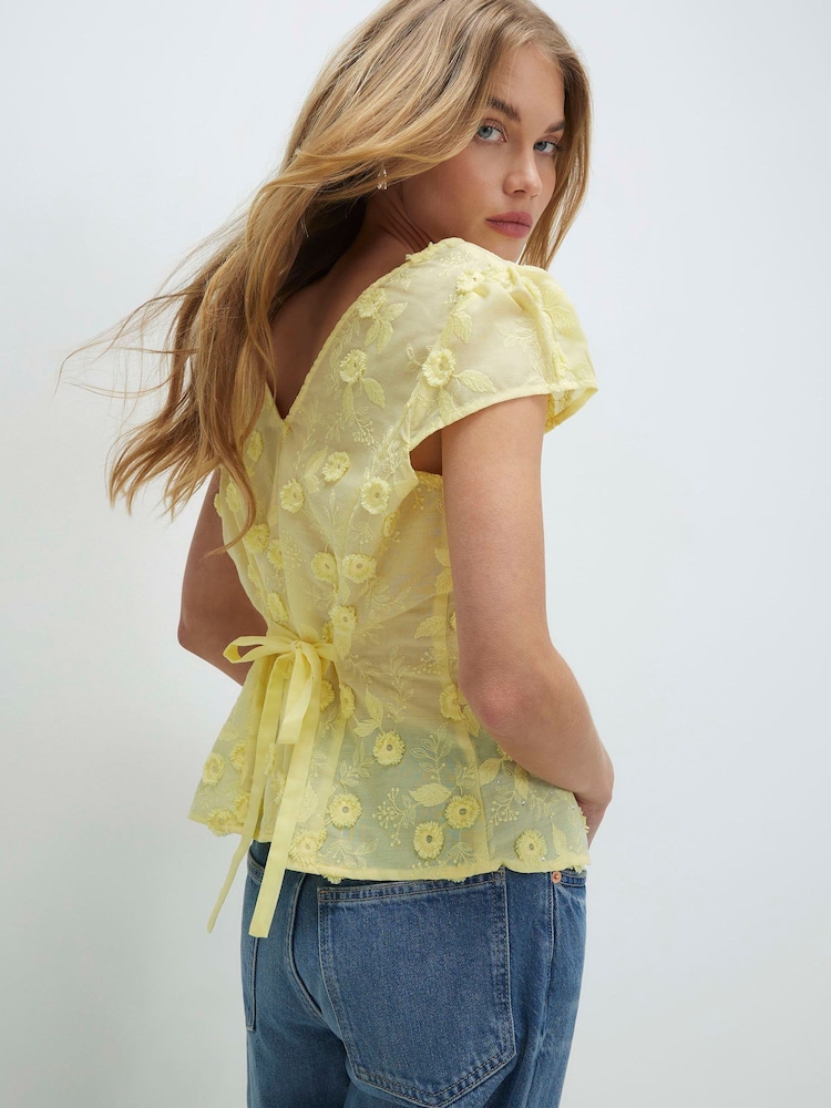 River Island Yellow lace Trim Heart Neck Floral Blouse - Image 4 of 4 River Island Yellow lace Trim Heart Neck Floral Blouse - Image 4 of 4