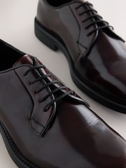বারগান্ডি লাল - Box Leather Derby Shoes - 7এর মধ্যে 5 ছবি
