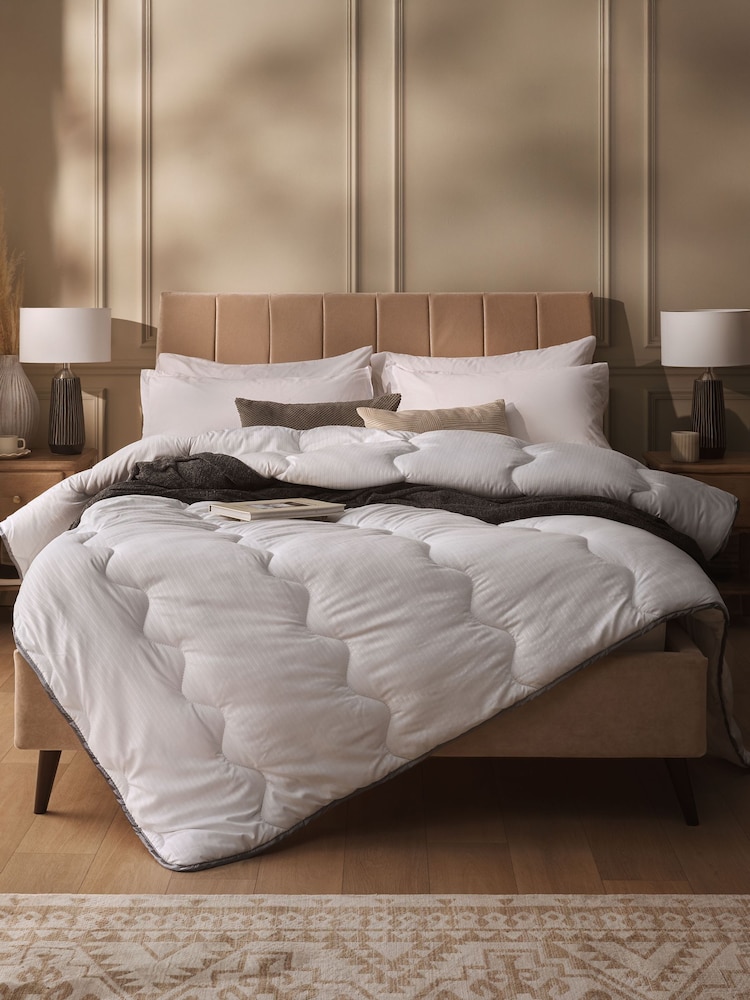 Sleepeezee Hotel Luxe 10.5 Tog Duvet - Image 1 of 10